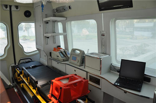 万宁市救护车内部